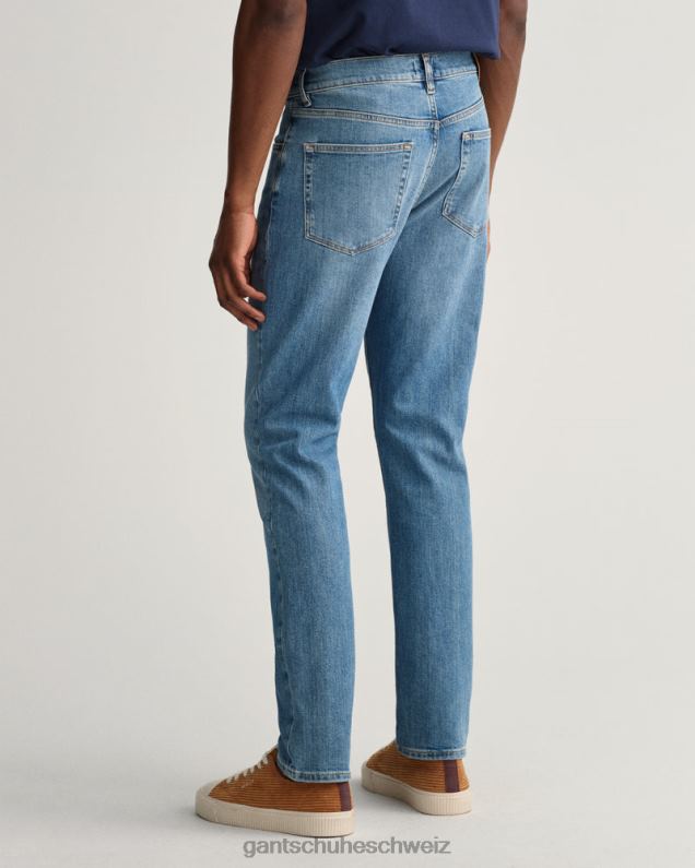 Männer Hayes Slim-Fit-Jeans 0LP6X402 GANT Mittelblau getragen